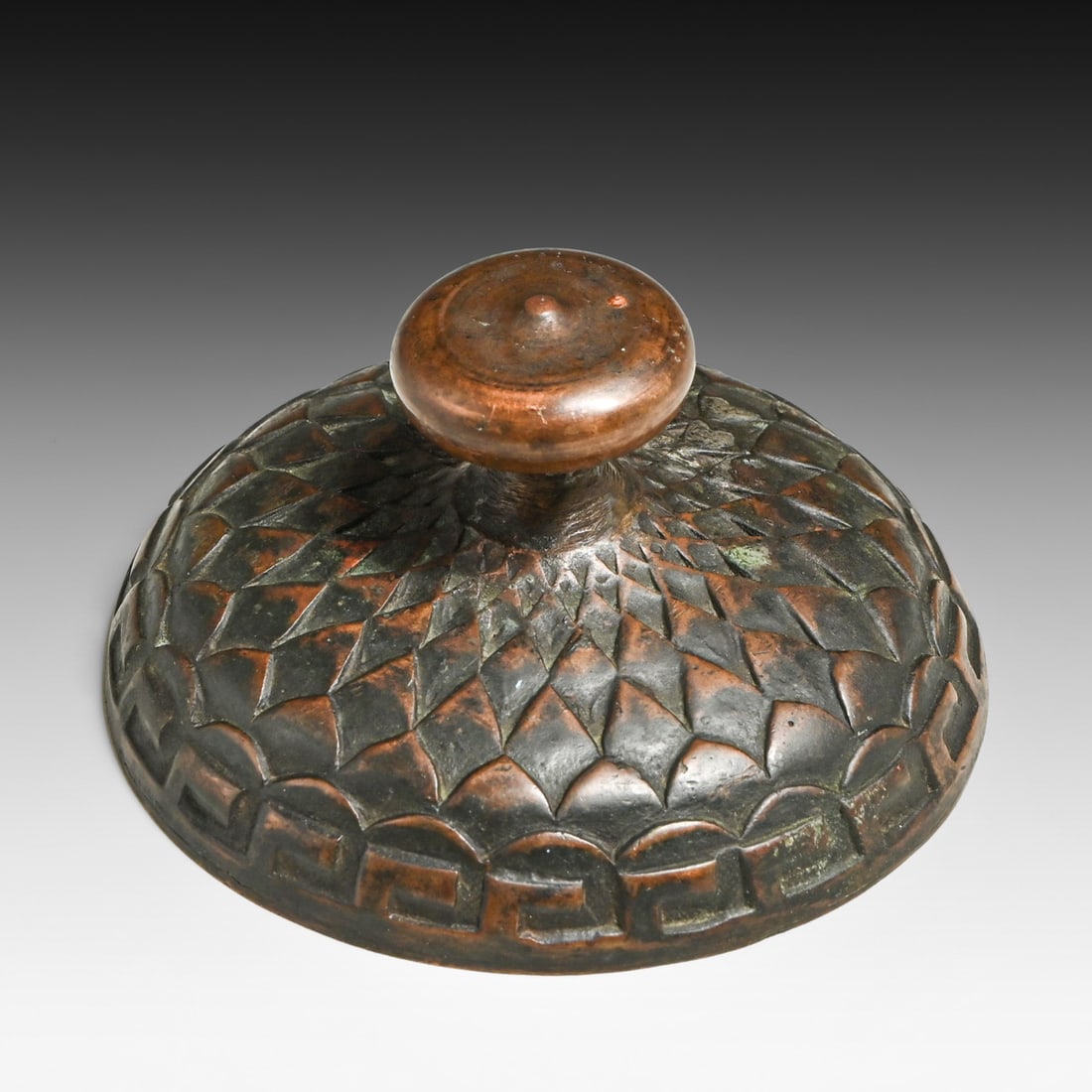 Marshall Field & Co Art Metal Craft - Chicago Bronze Paperweight c1910: Marshall Field & Co Art Metal Craft - Chicago Bronze Paperweight c1910. Signed. Excellent original patina. 3.5"d x 2"h FREE NATIONWIDE SHIPPING Free Nationwide Shipping within the lower 48 states for