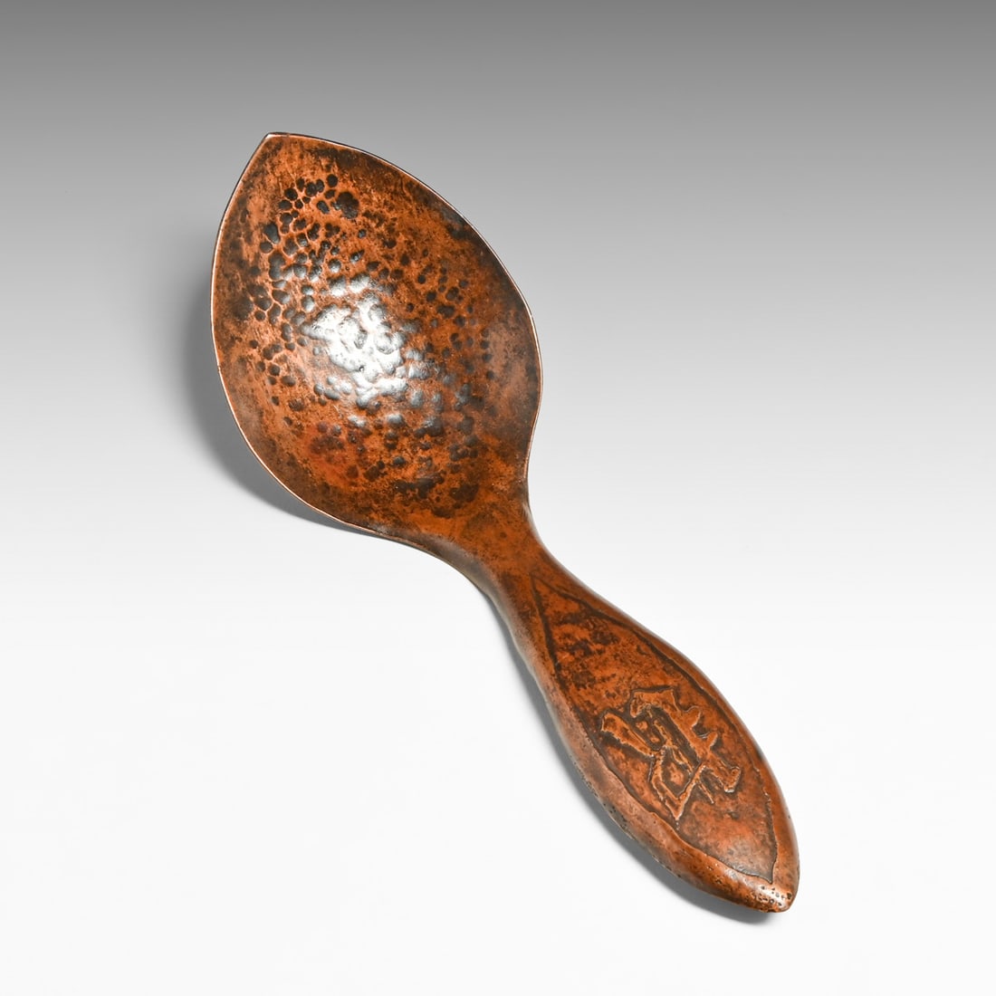 Arts & Crafts Period Hammered Copper Spoon Rest c1910: Arts & Crafts Period Hammered Copper Spoon Rest c1910. Unsigned. Excellent new patina. 8.5" x 3"w FREE NATIONWIDE SHIPPING Free Nationwide Shipping within the lower 48 states for all purchases at our