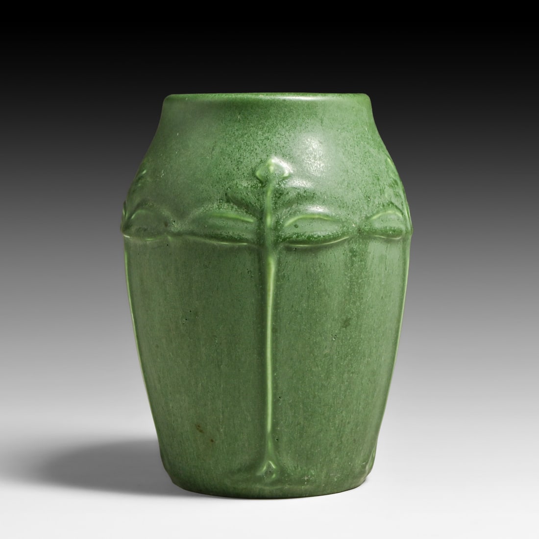 Hampshire Pottery #123 Matte Green Vase c1910: Hampshire Pottery #123 Matte Green Vase c1910. Signed. Perfect condition. 7"h x 6"d FREE NATIONWIDE SHIPPING Free Nationwide Shipping within the lower 48 states for all purchases at our Two-Day