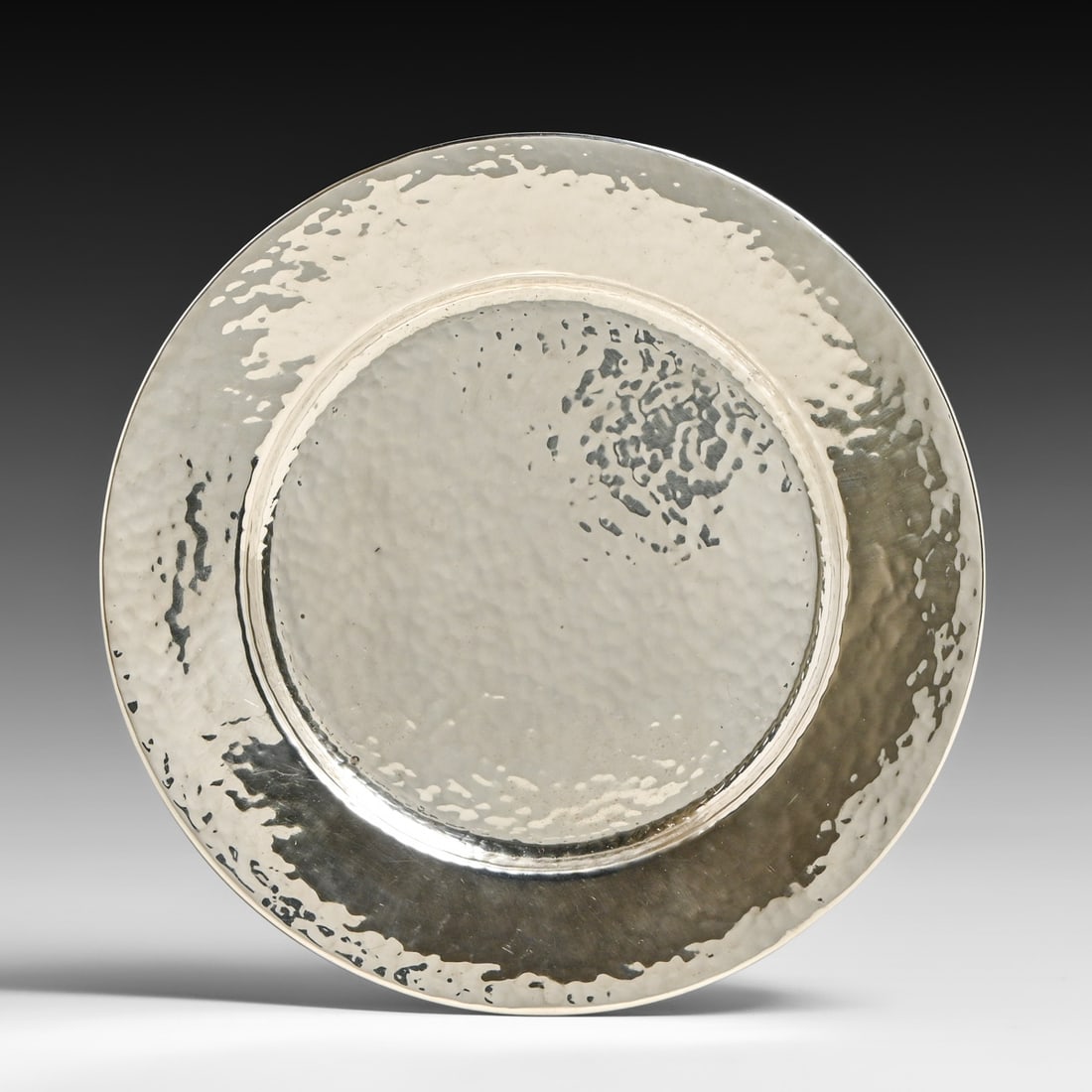 Woodside Sterling Co – New York Hammered Sterling Silver Tray c1920s: Woodside Sterling Co – New York Hammered Sterling Silver Tray c1920s. Signed. Excellent condition. 6.25"d. 122 grams FREE NATIONWIDE SHIPPING Free Nationwide Shipping within the lower 48 states for 