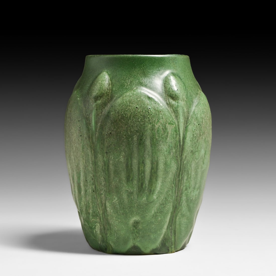 Hampshire Pottery Leaves & Buds Vase c1910: Hampshire Pottery Leaves & Buds Vase c1910. Signed. Perfect condition. 7.25"h x 5"d FREE NATIONWIDE SHIPPING Free Nationwide Shipping within the lower 48 states for all purchases at our Two-Day Auctio