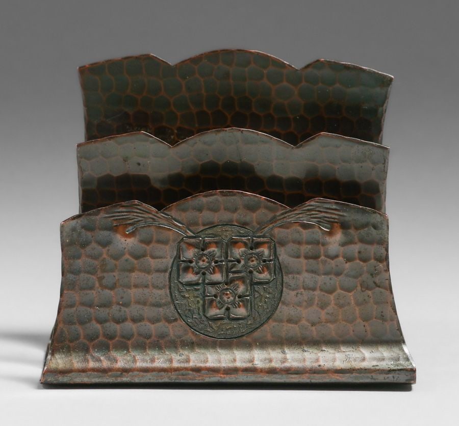 Roycroft Hammered Copper Italian Polychrome Letter Rack c1917-18: Roycroft Hammered Copper Italian Polychrome Letter Rack c1917-18. Signed. Excellent original patina. 4.5"w x 3.75"h x 2.25"d FREE NATIONWIDE SHIPPING Free Nationwide Shipping within the lower 48