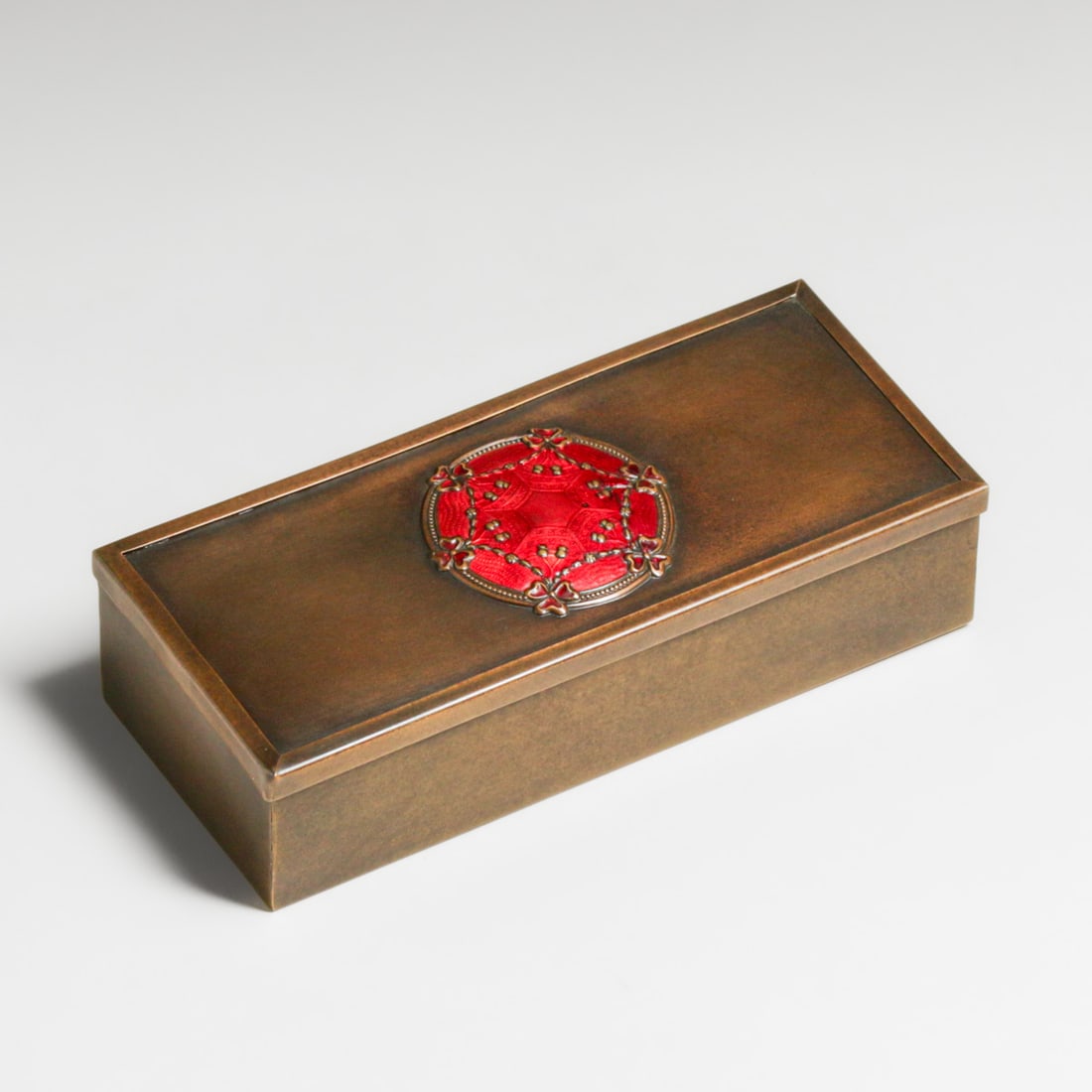 English Arts & Crafts Brass & Enamel Box c1900s: English Arts & Crafts Brass & Enamel Box c1900s. Unsigned. Excellent new patina. 1.75"h x 7.25"w x 3.25"d FREE NATIONWIDE SHIPPING Free Nationwide Shipping within the lower 48 states for all