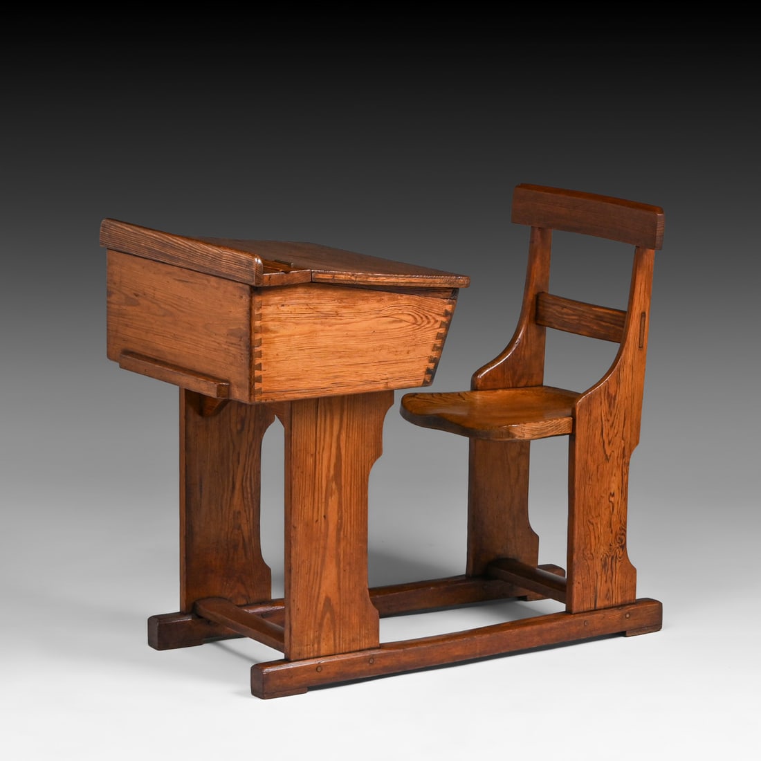 California Arts & Crafts Period Douglas Fir Handmade School Desk c1910: California Arts & Crafts Period Douglas Fir Handmade School Desk c1910. Unsigned. Very nicely refinished. Very sturdy. 32"h x 22"w x 37" FREE NATIONWIDE SHIPPING Free Nationwide Shipping within the