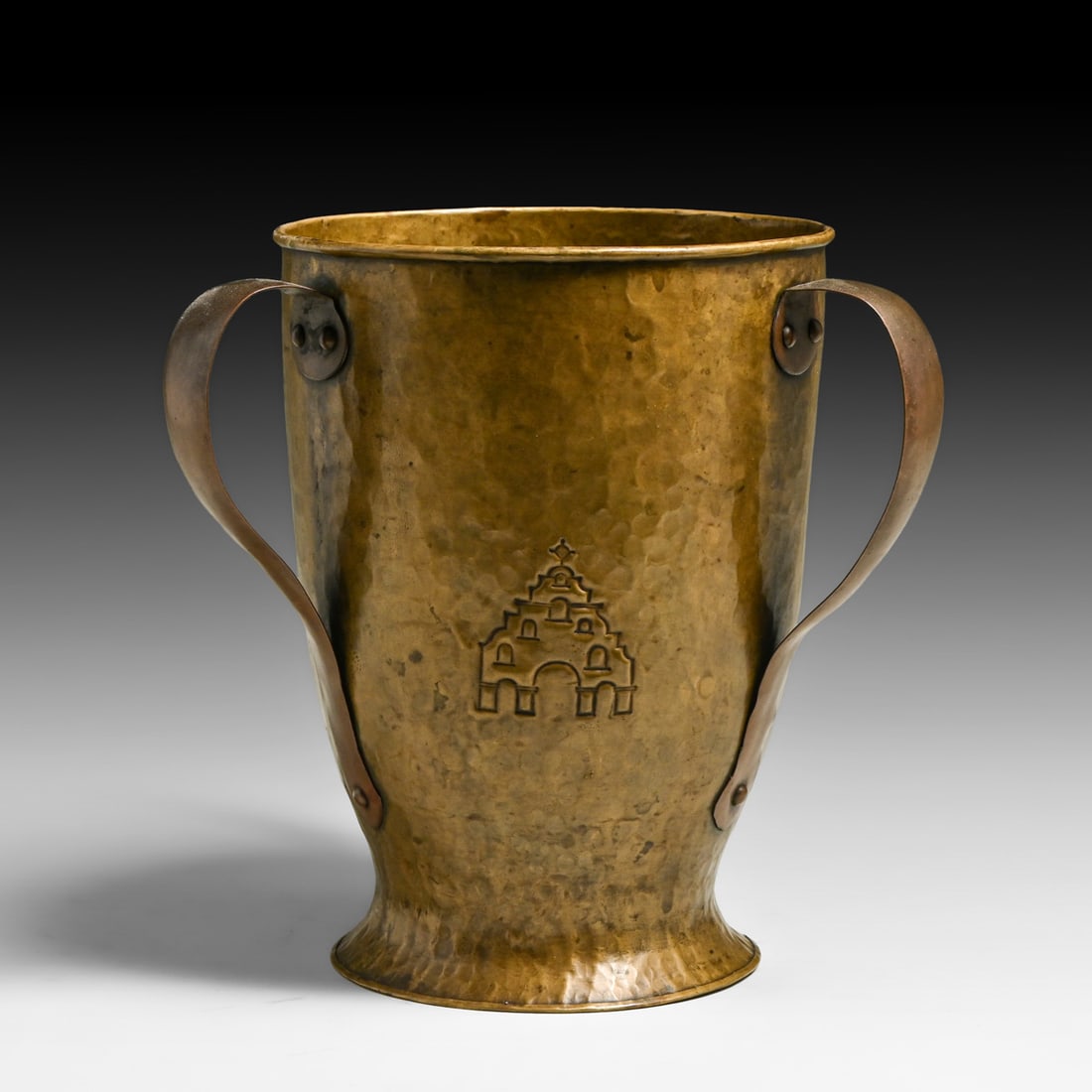 Glenwood Mission Inn Hammered Brass Three-Handled Vase c1910s: Glenwood Mission Inn Hammered Brass Three-Handled Vase c1910s. Impressed Mission Inn symbols on surface, otherwise unsigned. Excellent original patina. 7.75"h x 7.5"w x 5 5/8"d FREE NATIONWIDE SHIPPIN