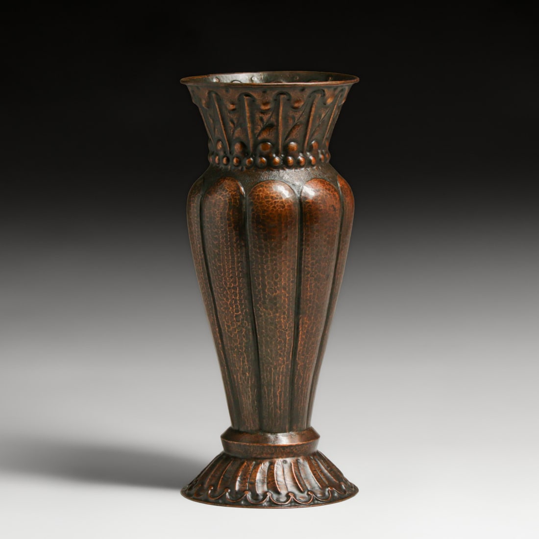 Arts & Crafts Period Repousse Hammered Copper Vase c1905: Arts & Crafts Period Repousse Hammered Copper Vase c1905. Unsigned. Excellent new patina. 13"h x 5"d FREE NATIONWIDE SHIPPING Free Nationwide Shipping within the lower 48 states for all purchases at