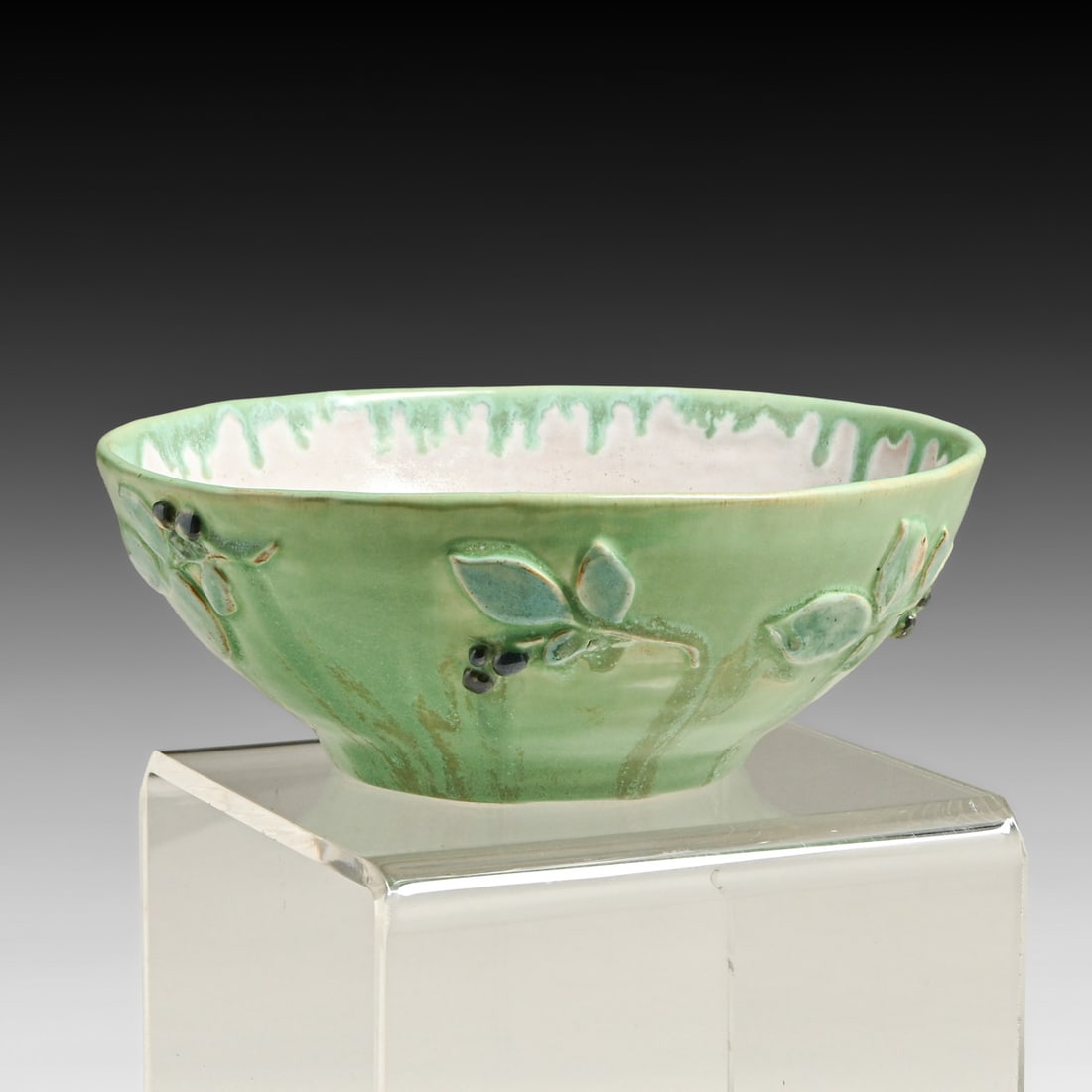 Byrdcliffe Art Pottery Hand-Carved Bowl c1903-1910: Byrdcliffe Art Pottery Hand-Carved Bowl c1903-1910. Mostly glazed over "Byrdcliffe" incised signature. The "By" is partially visible. Perfect condition. 8"d x 3" FREE NATIONWIDE SHIPPING Free