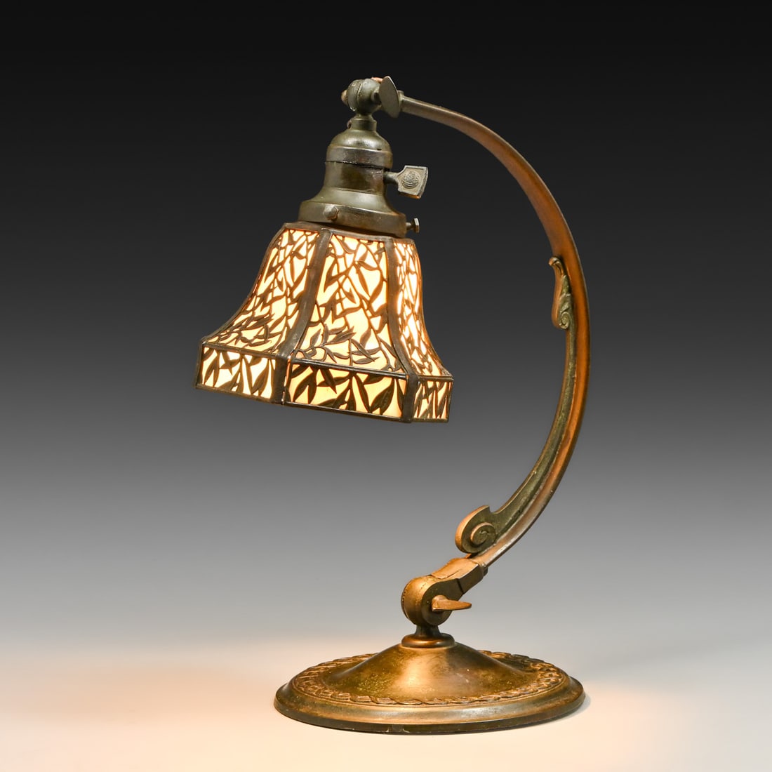 Handel Bamboo Leaf Overlay Desk Lamp c1910: Handel Bamboo Leaf Overlay Desk Lamp c1910. Signed. Excellent original patina. Original glass in perfect condition. 14.5"h x 10"d FREE NATIONWIDE SHIPPING Free Nationwide Shipping within the lower 48 