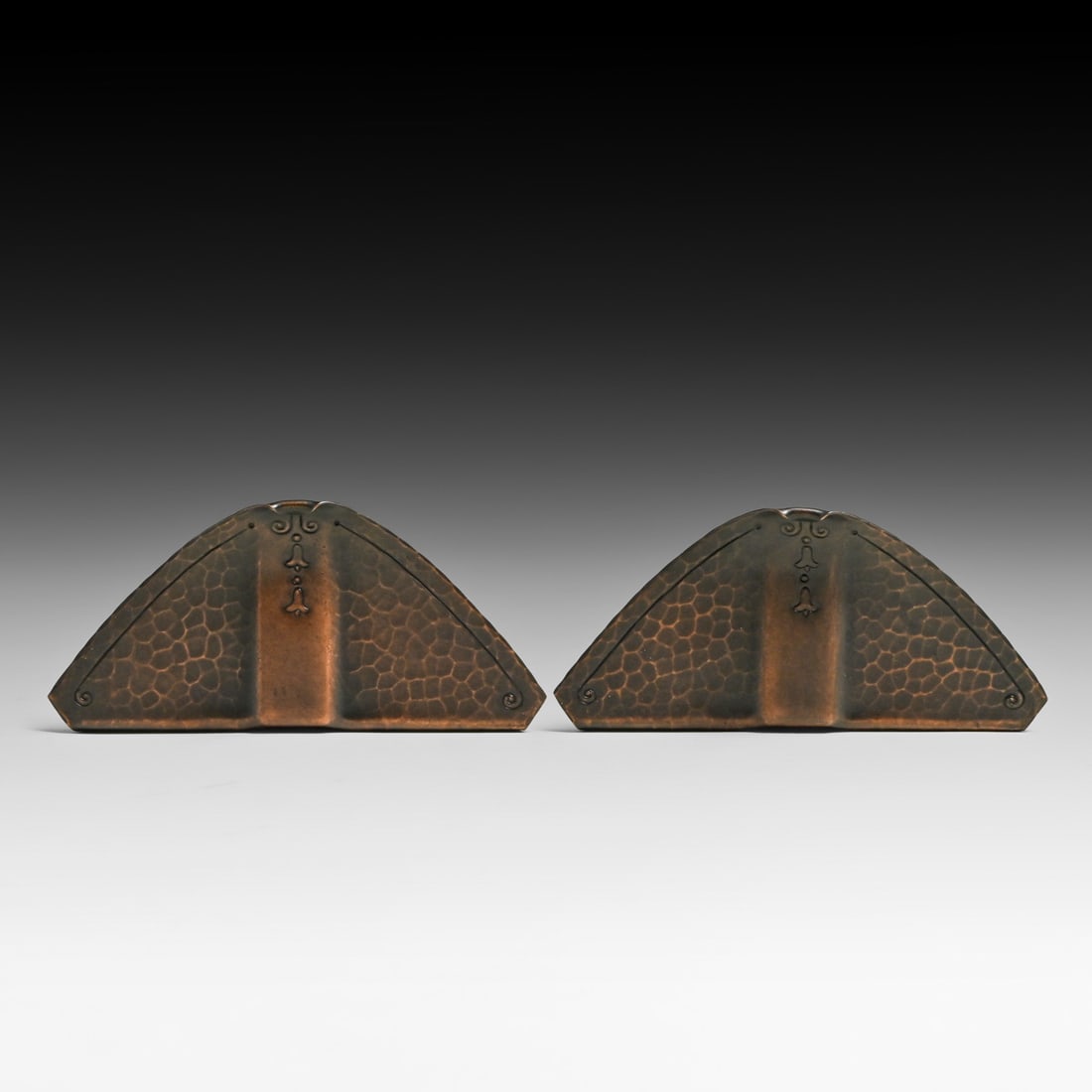 Roycroft Hammered Copper Triangular Bookends c1915 (1 of 4)