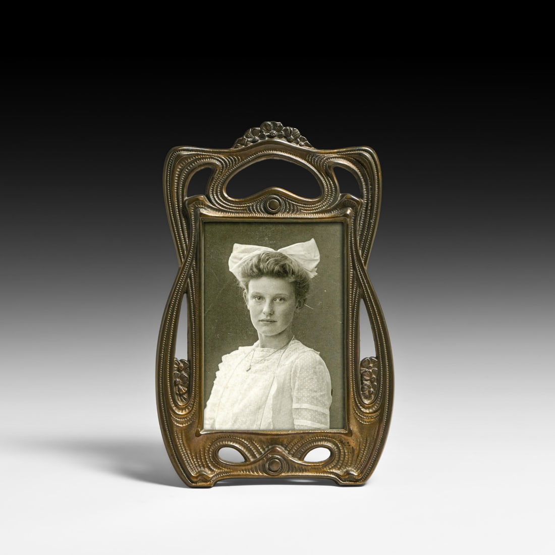 Art Nouveau Brass Picture Frame c1900s: Art Nouveau Brass Picture Frame c1900s. Unsigned. Excellent original patina. 9.25"h x 6.25"w FREE NATIONWIDE SHIPPING Free Nationwide Shipping within the lower 48 states for all purchases at our
