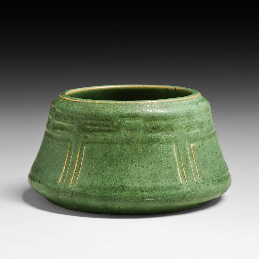 Minneapolis Handicraft Guild Matte Green Incised Bowl 1904-1918: Minneapolis Handicraft Guild Matte Green Incised Bowl 1904-1918. Signed. Perfect condition. 4.5"d x 2.5"h FREE NATIONWIDE SHIPPING Free Nationwide Shipping within the lower 48 states for all