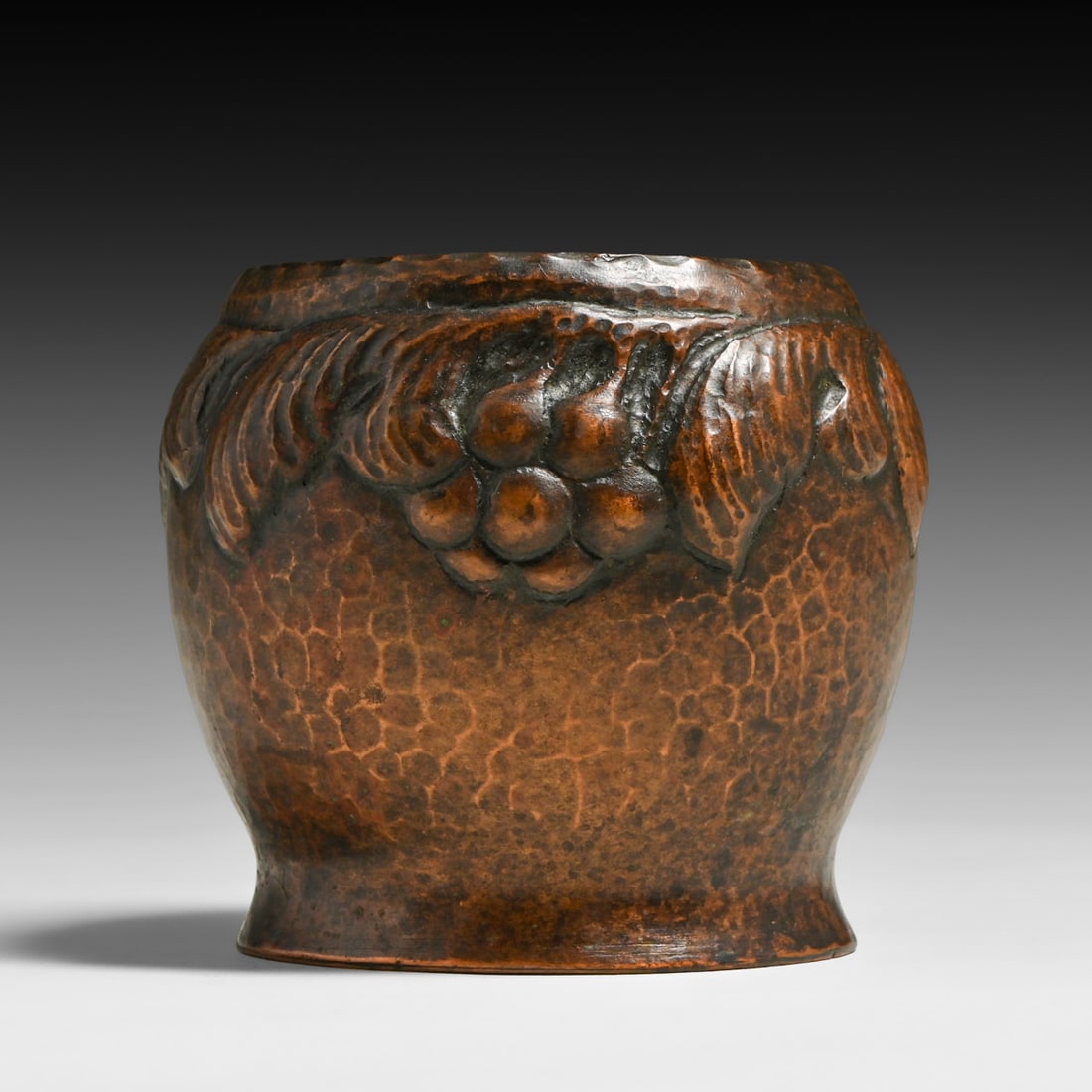Arts & Crafts Period Grapevine Repousse Hammered Copper Vase c1900s: Arts & Crafts Period Grapevine Repousse Hammered Copper Vase c1900s. Unsigned. Color added to original patina. 3.5"h x 4"d FREE NATIONWIDE SHIPPING Free Nationwide Shipping within the lower 48 states