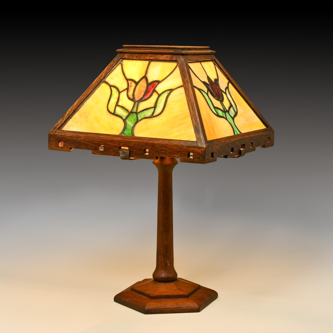 Arts & Crafts Mission Oak & Leaded Glass Table Lamp c1910: Arts & Crafts Mission Oak & Leaded Glass Table Lamp c1910. Unmarked. Excellent original finish. A couple of tight lines to original leaded glass. 20.75"h x 13.25" x 13.25" FREE NATIONWIDE SHIPPING Fre