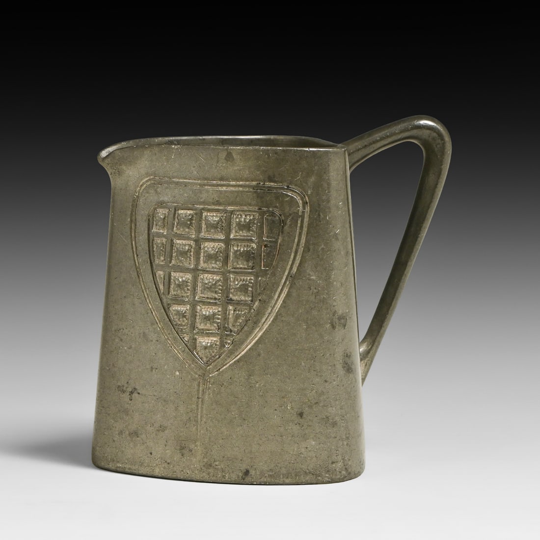 Hampden Pewter - Birmingham, England Arts & Crafts Hammered Creamer c1910: Hampden Pewter - Birmingham, England Arts & Crafts Hammered Creamer c1910. Signed. Excellent original patina. 3.25"h x 2.75"w x 3.5"d FREE NATIONWIDE SHIPPING Free Nationwide Shipping within the