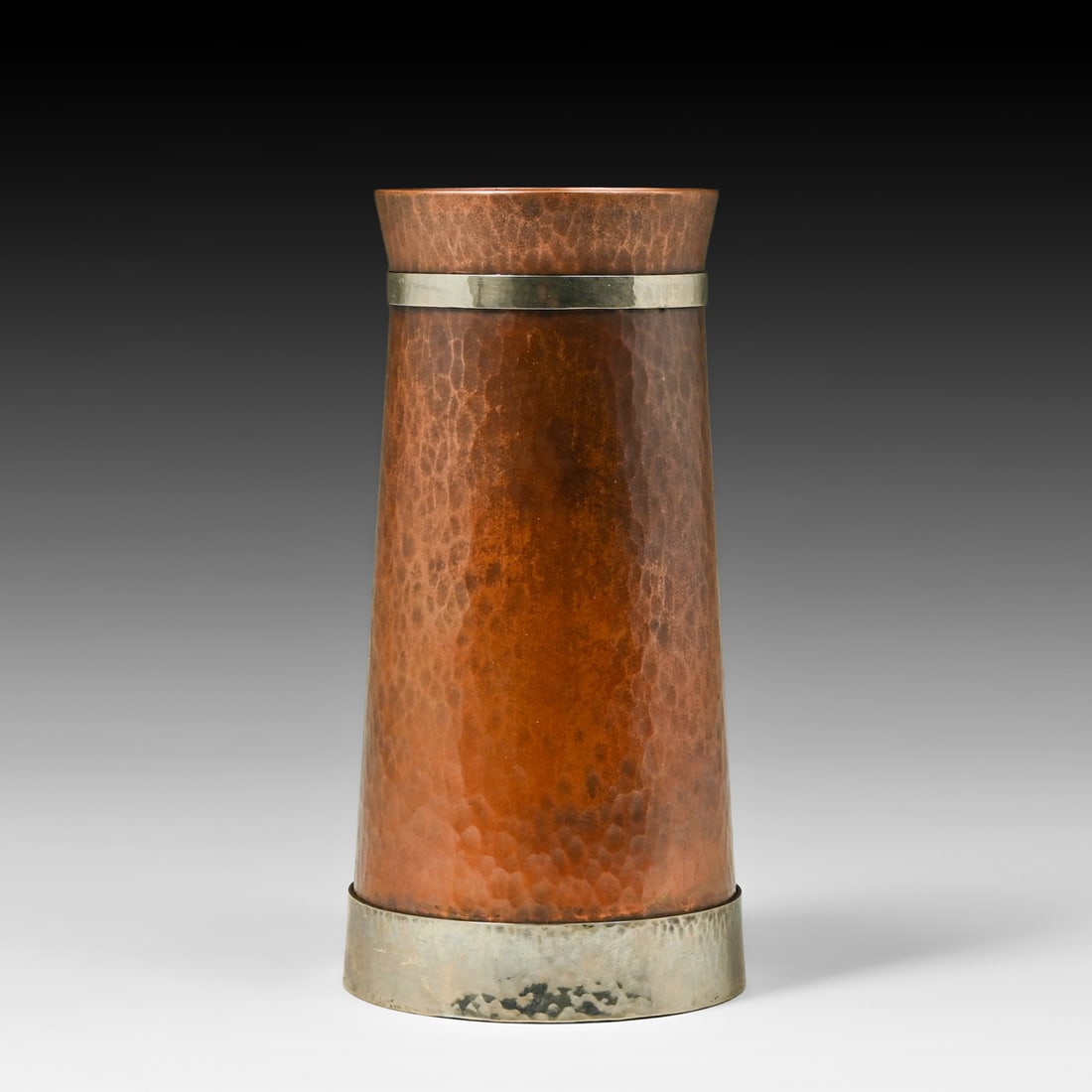 Contemporary Arts & Crafts Hammered Copper & Silver Vase 2013: Contemporary Arts & Crafts Hammered Copper & Silver Vase 2013. Signed. Excellent condition. 6.5"h x 3.25"d FREE NATIONWIDE SHIPPING Free Nationwide Shipping within the lower 48 states for all purchase