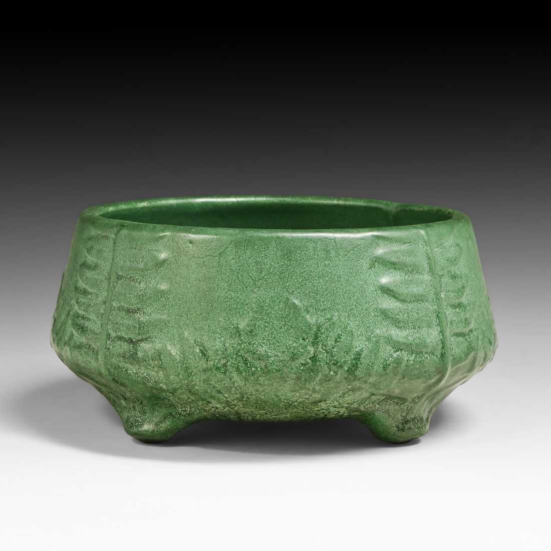 Weller Bedford Matte Green Footed Bowl c1910s: Weller Bedford Matte Green Footed Bowl c1910s. Unsigned. Perfect condition. 8.5"d x 4.25"h FREE NATIONWIDE SHIPPING Free Nationwide Shipping within the lower 48 states for all purchases at our