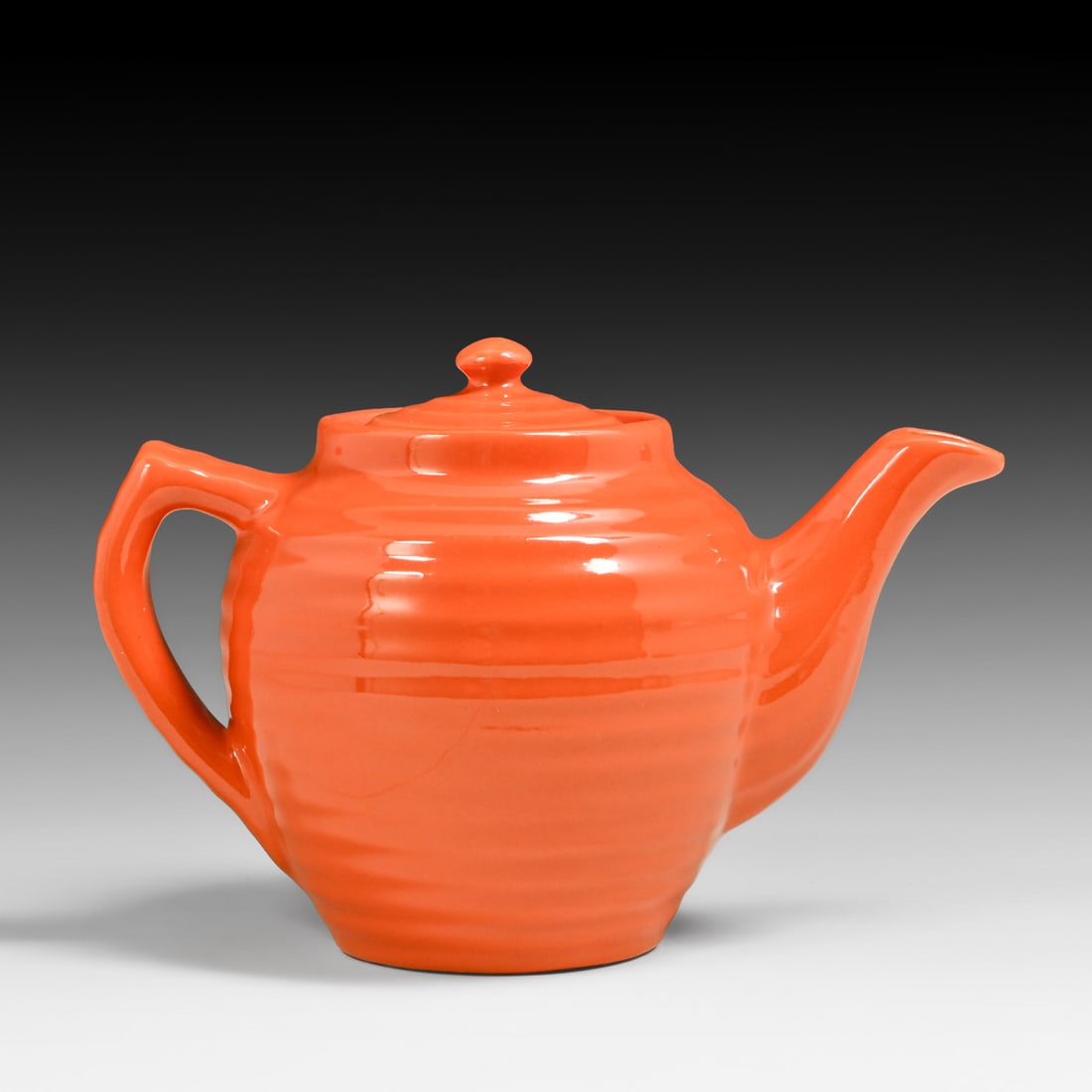Bauer Pottery #6 Orange Ringware Teapot c1930s: Bauer Pottery #6 Orange Ringware Teapot c1930s. Unmarked. Perfect condition. 10"w x 6.5"h FREE NATIONWIDE SHIPPING Free Nationwide Shipping within the lower 48 states for all purchases at our Two-Day