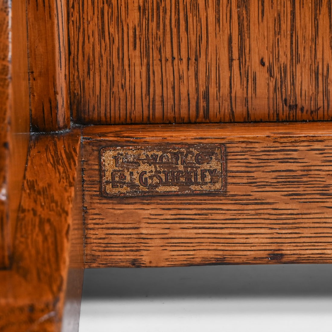 L&JG Stickley Oak Single Costumer Coatrack c1908-1912 - 6