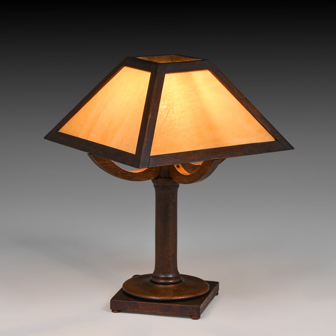 Arts & Crafts Mission Oak & Slag Glass Table Lamp c1910: Arts & Crafts Mission Oak & Slag Glass Table Lamp c1910. Unsigned. Excellent original finish. Original slag glass in perfect condition. 19"h x 14"w x 14"d FREE NATIONWIDE SHIPPING Free Nationwide Ship