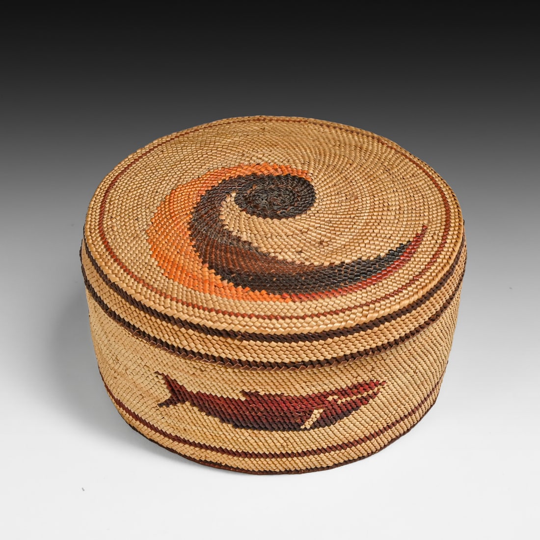Makah Lidded Sea Grass Whaling & Serpent Motif Trinket Basket c1910: Makah Lidded Sea Grass Whaling & Serpent Motif Trinket Basket c1910. Unsigned. Finely twined and wrapped sea grass construction. Highly important narrative panels featuring a detailed whale and a trad