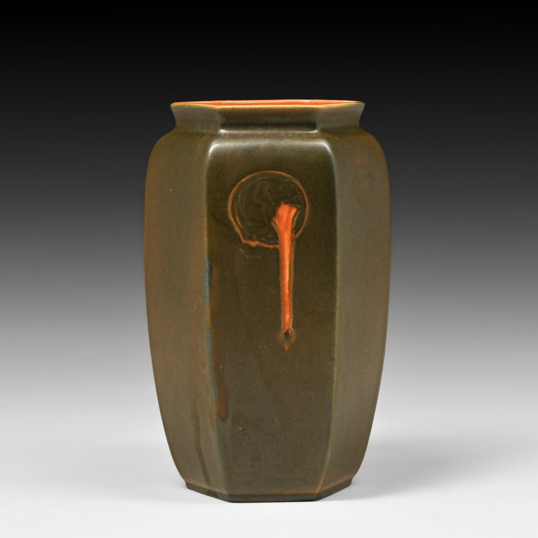 Roseville Rosecraft Hexagon Panel Vase c1920s: Roseville Rosecraft Hexagon Panel Vase c1920s. Signed. Perfect condition. 6.25"h x 4"d FREE NATIONWIDE SHIPPING Free Nationwide Shipping within the lower 48 states for all purchases at our Two-Day Auc