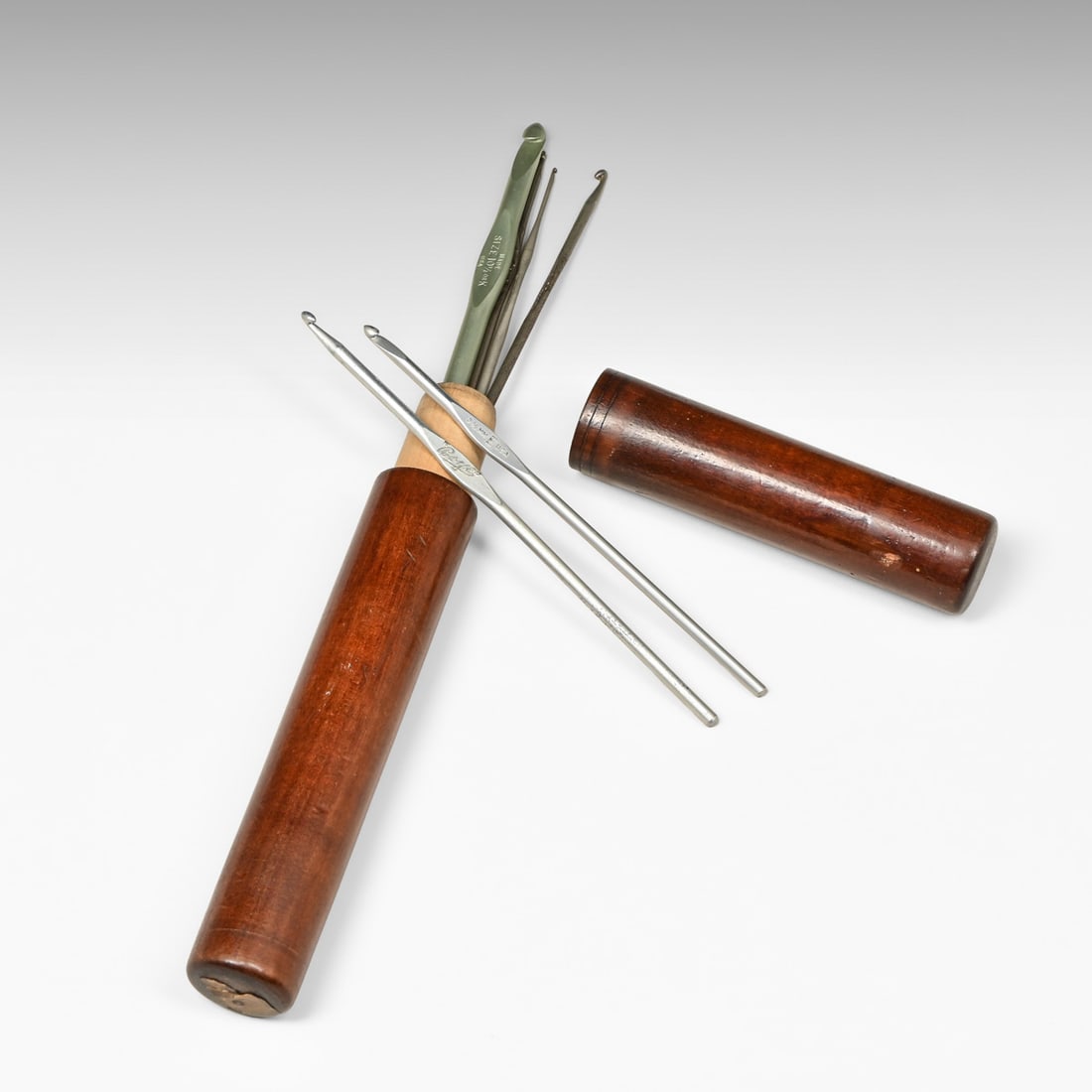 Vintage Boye Crochet Hook Multi-Tool & Wood Case c1920s: Vintage Boye Crochet Hook Multi-Tool & Wood Case c1920s. Signed. Excellent condition. 10" x 1"d FREE NATIONWIDE SHIPPING Free Nationwide Shipping within the lower 48 states for all purchases at our