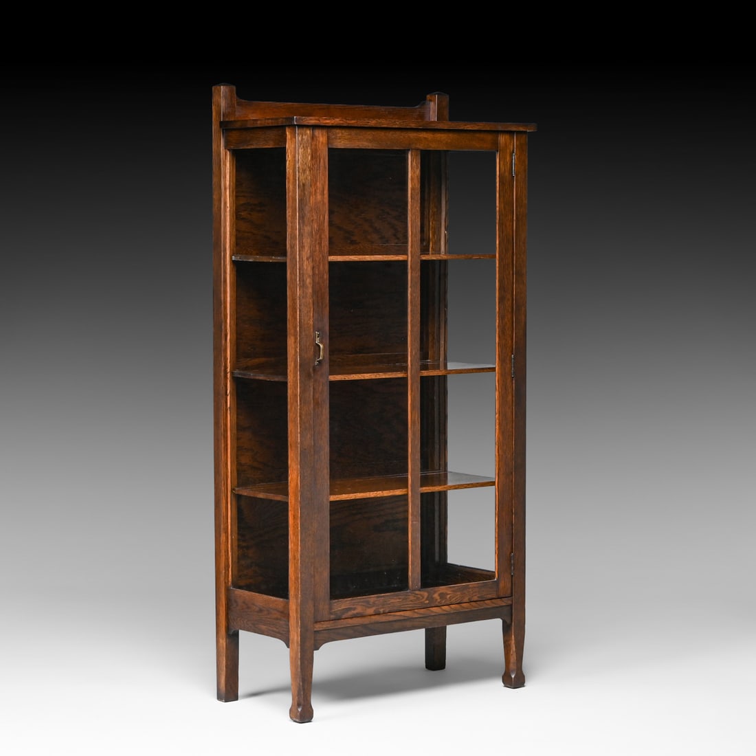 Grand Rapids One-Door Oak China Cabinet c1910: Grand Rapids One-Door Oak China Cabinet c1910. Shadow of paper label. Excellent original finish. 61.5"h x 30"w x 15"d FREE NATIONWIDE SHIPPING Free Nationwide Shipping within the lower 48 states for a