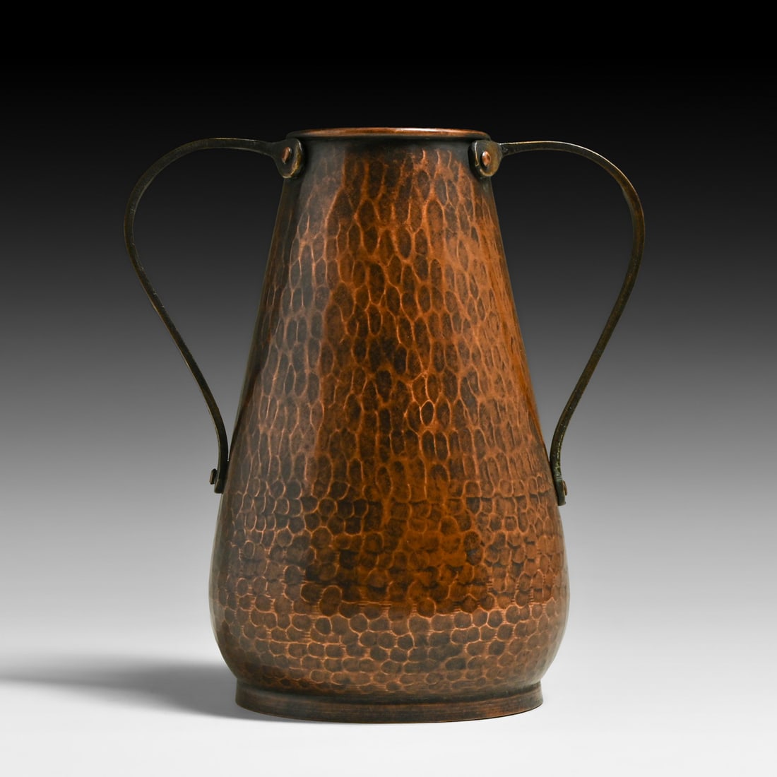Grand Rapids Hammered Copper & Brass Two-Handled Vase c1910: Grand Rapids Hammered Copper & Brass Two-Handled Vase c1910. Similar to Stickley Brothers. Unsigned. Excellent new patina. 7.75"h x 7.5"w FREE NATIONWIDE SHIPPING Free Nationwide Shipping within the