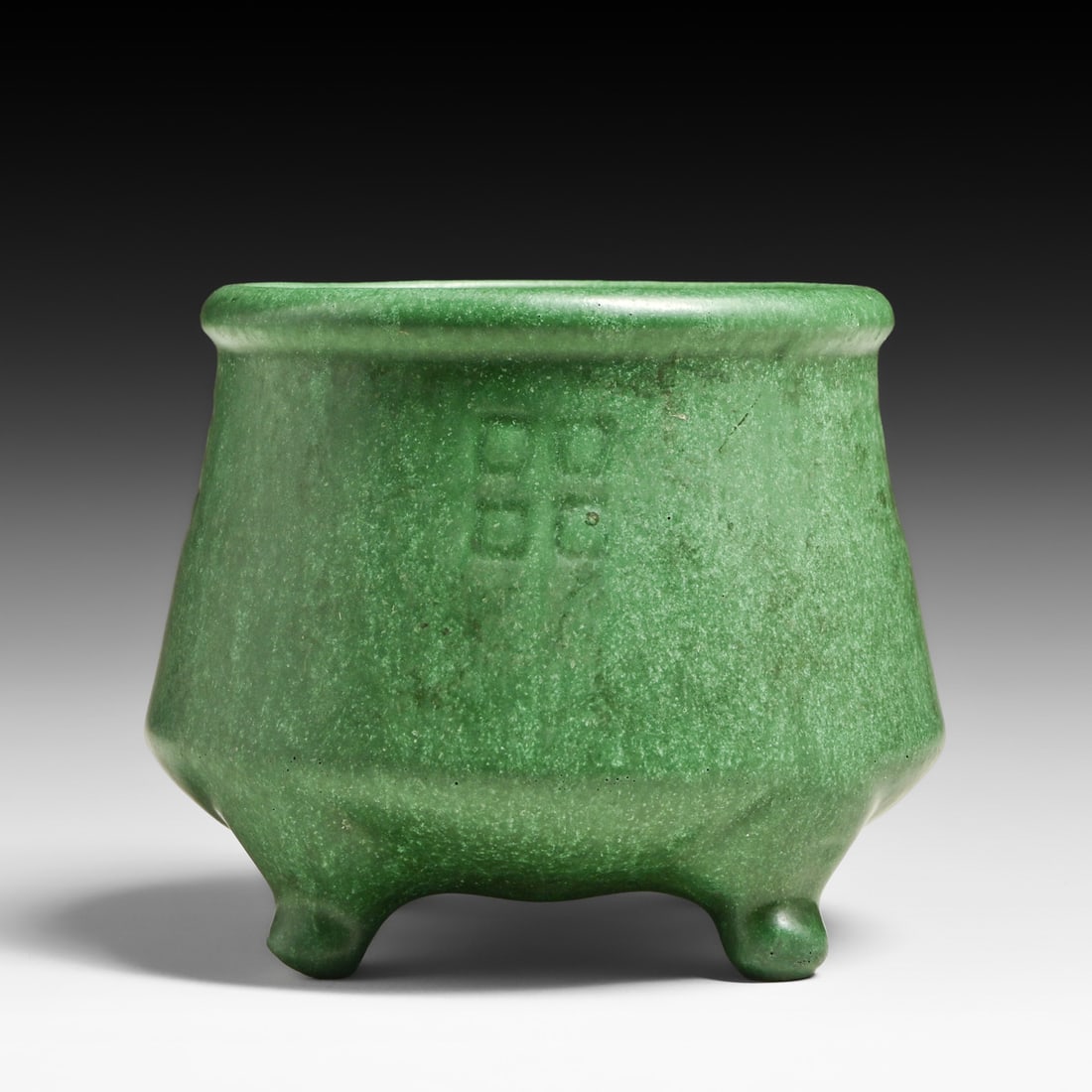 Weller Bedford Small Matte Green Four-Footed Vase c1910: Weller Bedford Small Matte Green Four-Footed Vase c1910. Unsigned. Small vertical scratch on side, otherwise perfect condition. 3.5"h x 4.5"d FREE NATIONWIDE SHIPPING Free Nationwide Shipping within t
