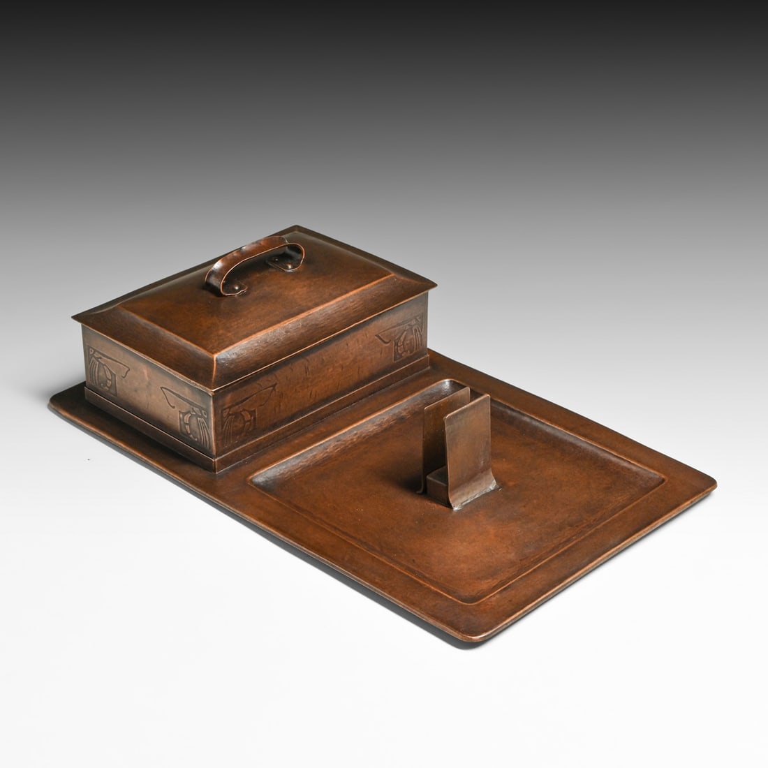 Minneapolis Handicraft Guild Hammered Copper Smoker's Set Box Tray c1910: Minneapolis Handicraft Guild Hammered Copper Smoker's Set Box Tray c1910. Signed. Excellent new patina. 14.5" x 9" x 4.5"h FREE NATIONWIDE SHIPPING Free Nationwide Shipping within the lower 48 states 