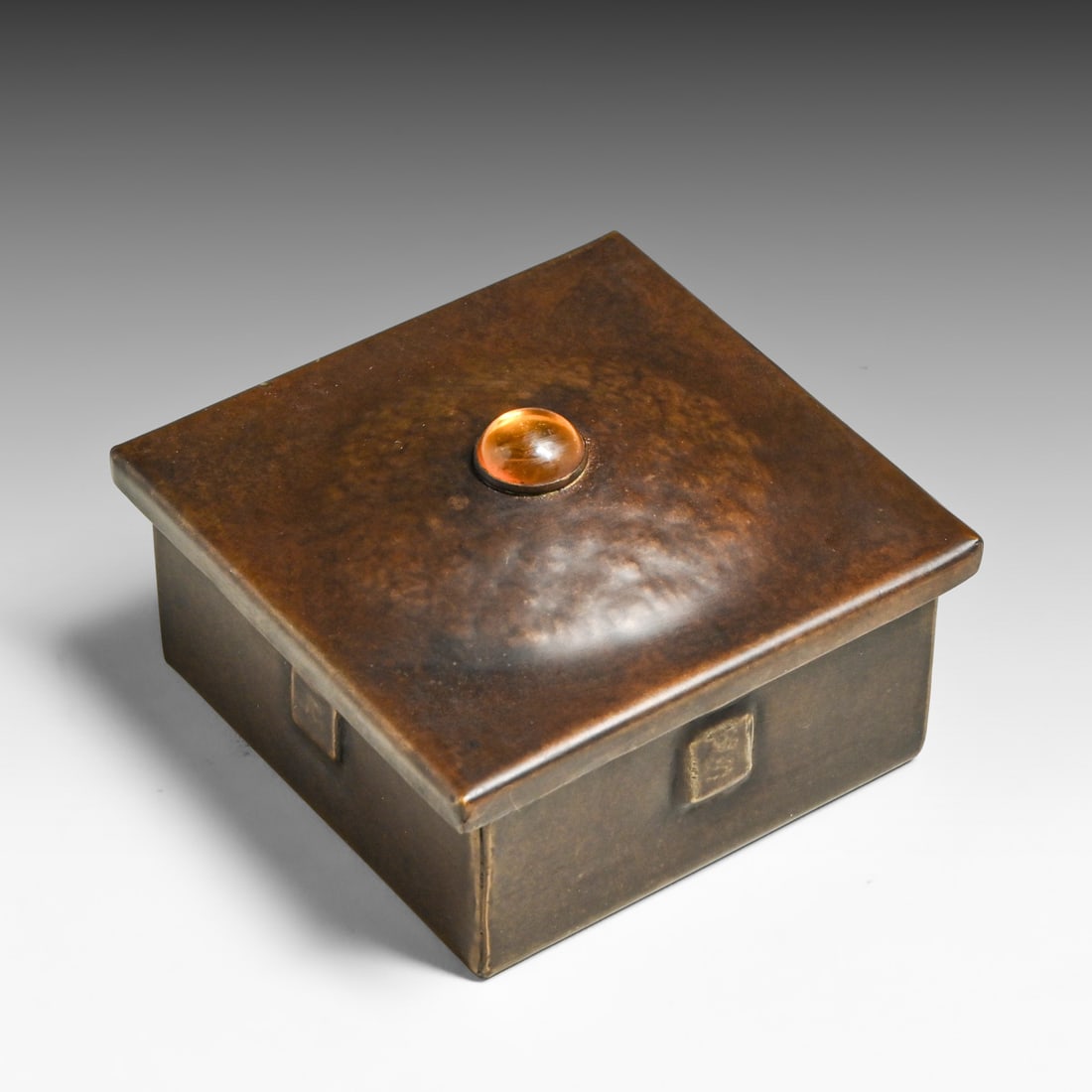 Forest Crafts Guild - Grand Rapids Copper & Glass Cabochon Box c1910: Forest Crafts Guild - Grand Rapids Copper & Glass Cabochon Box c1910. Unsigned. Excellent new patina. 3.5" x 3.5" x 2.5"h FREE NATIONWIDE SHIPPING Free Nationwide Shipping within the lower 48 states