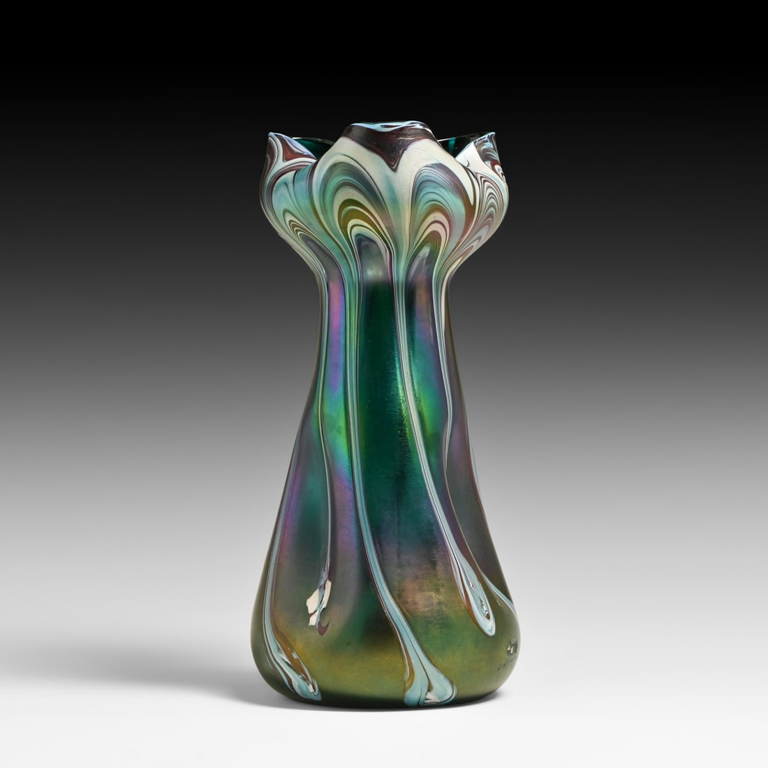 Josef Rindskopf Bohemian "Pulled Feather Iris" Art Glass Vase c1900: Josef Rindskopf Bohemian "Pulled Feather Iris" Art Glass Vase c1900. Unsigned. Perfect condition. 13.25"h x 6"d FREE NATIONWIDE SHIPPING Free Nationwide Shipping within the lower 48 states for all
