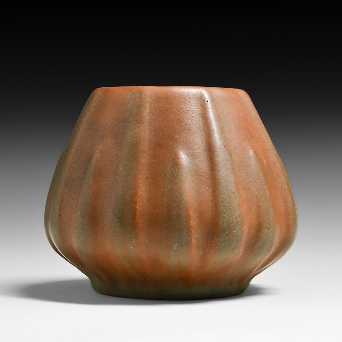 Van Briggle Yucca Leaves Vase c1920s: Van Briggle Yucca Leaves Vase c1920s. Signed. Perfect condition. 4.5"h x 5.25"d FREE NATIONWIDE SHIPPING Free Nationwide Shipping within the lower 48 states for all purchases at our Two-Day Auction. S