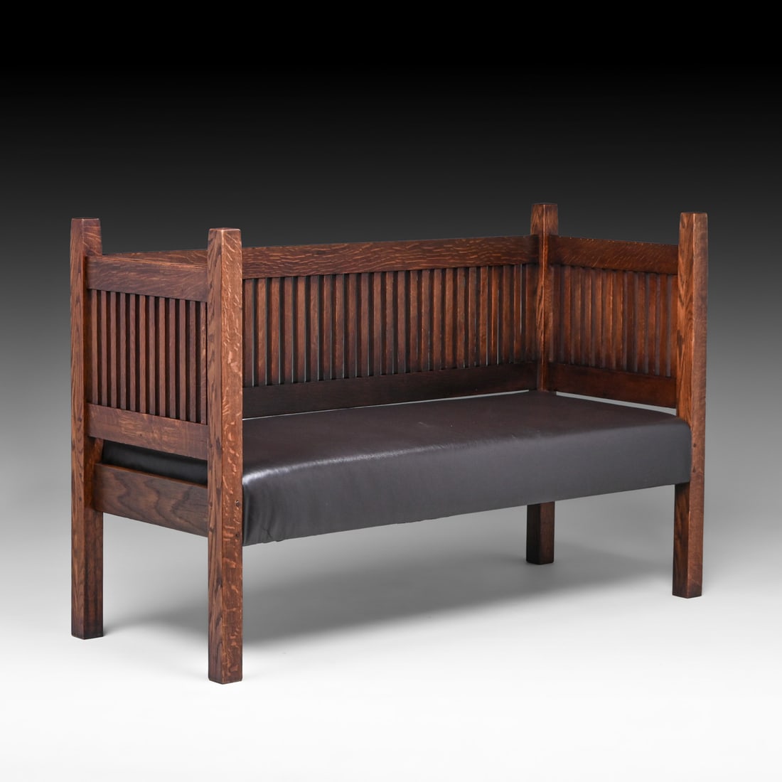 Early L&JG Stickley Onondaga Oak Spindled Evenarm Settle c1902-1904: Early L&JG Stickley Onondaga Oak Spindled Evenarm Settle c1902-1904. Unsigned. Excellent original finish. Very sturdy. 39”h x 59.75”w x 24”d. FREE NATIONWIDE SHIPPING Free
