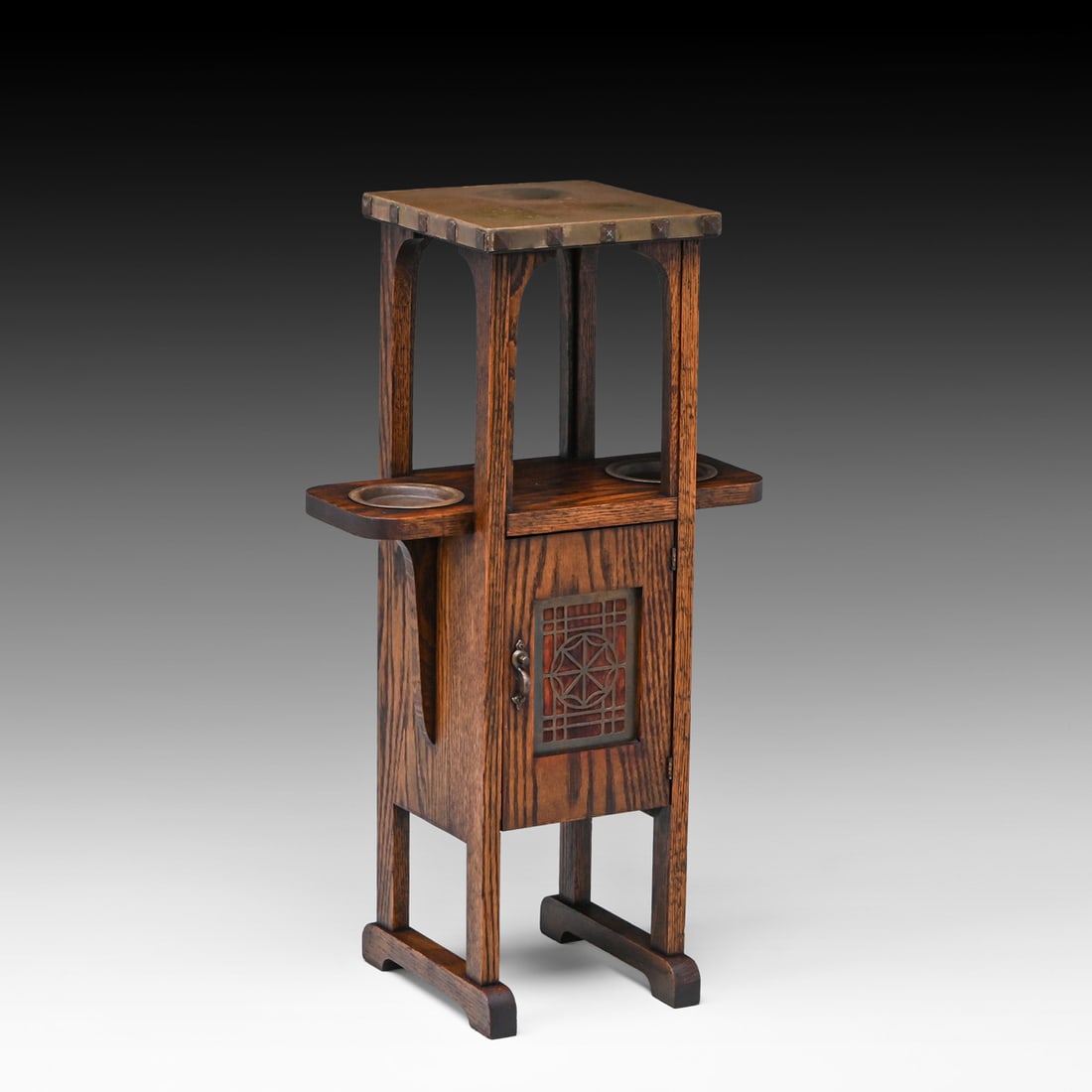 Grand Rapids Oak & Brass Top Smoker's Stand c1910: Grand Rapids Oak & Brass Top Smoker's Stand c1910. Unsigned Excellent original finish. 28.5"h x 16"w x 9.75"d at feet (top 9" x 9") FREE NATIONWIDE SHIPPING Free Nationwide Shipping within the lower 4