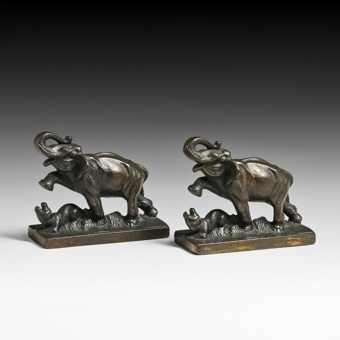 Hubley - Lancaster, PA Cast Iron Elephant Bookends c1920s: Hubley - Lancaster, PA Cast Iron Elephant Bookends c1920s. Unsigned. Excellent original patina. 5"w x 2"d x 4 3/8"h FREE NATIONWIDE SHIPPING Free Nationwide Shipping within the lower 48 states for