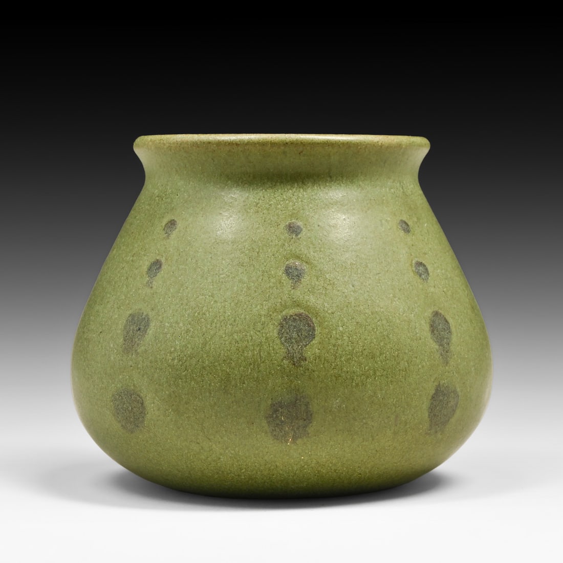 Marblehead Pottery Stacked Circular Matte Green Vase c1910: Marblehead Pottery Stacked Circular Matte Green Vase c1910. Signed. Perfect condition. 4.5"d x 3.5"h FREE NATIONWIDE SHIPPING Free Nationwide Shipping within the lower 48 states for all purchases at o