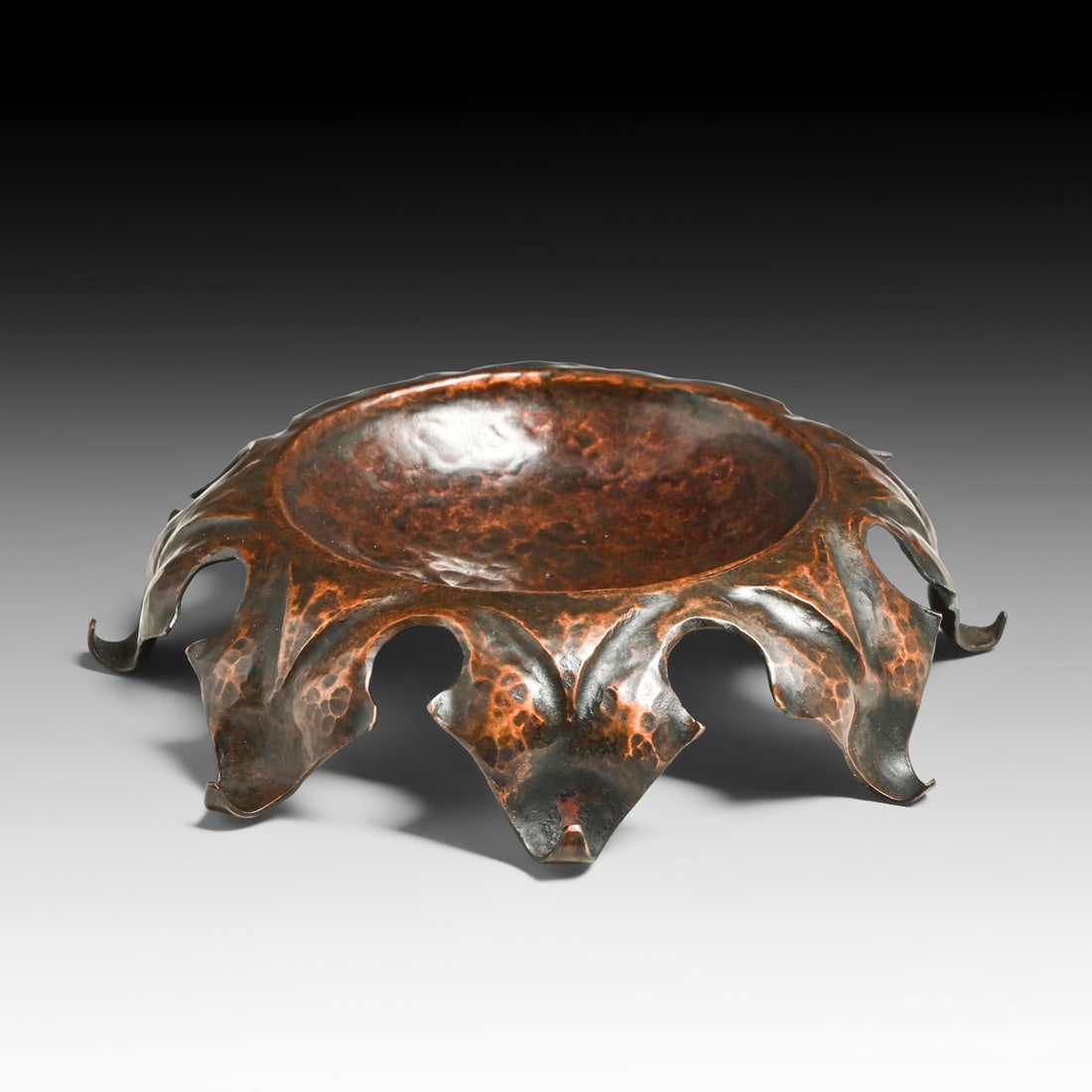 Arts & Crafts Period Hammered Copper Trinket Dish c1905 (1 of 4)