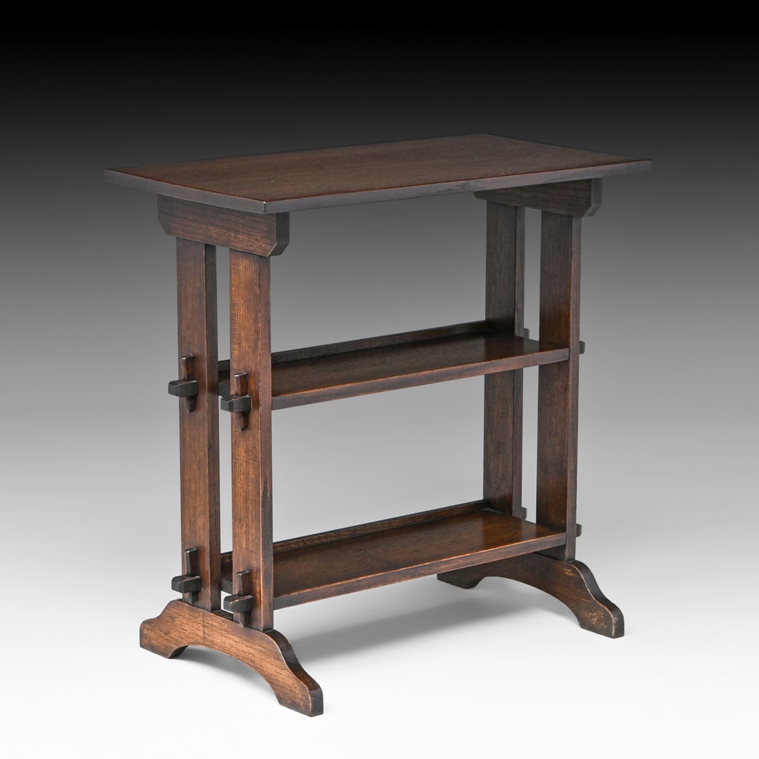 Roycroft Oak Little Journey's Stand c1920s: Roycroft Oak Little Journey's Stand c1920s. Signed. Top refinished perfectly to match excellent original finish. 26"h x 26"w x 14"d FREE NATIONWIDE SHIPPING Free Nationwide Shipping within the lower 4