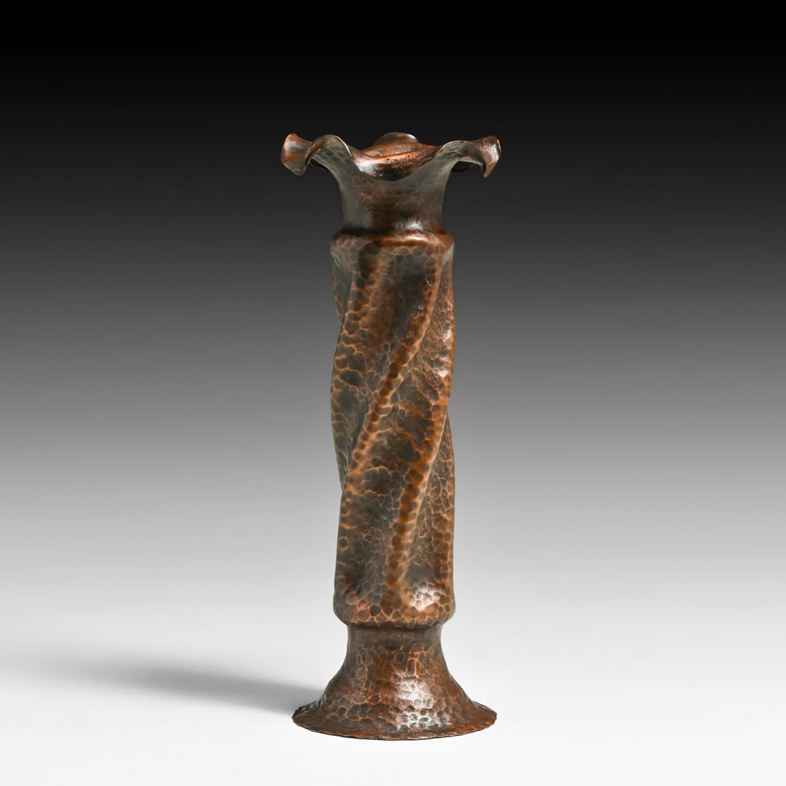 Arts & Crafts Period Hammered Copper Twisted & Flared Vase c1910s: Arts & Crafts Period Hammered Copper Twisted & Flared Vase c1910s. Unsigned. Excellent new patina. 8.5"h x 3.25"d FREE NATIONWIDE SHIPPING Free Nationwide Shipping within the lower 48 states for all p