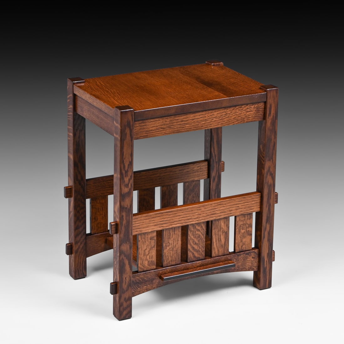 Contemporary Arts & Crafts Oak Slatted Side Table c2000s: Contemporary Arts & Crafts Oak Slatted Side Table c2000s. Unsigned. Excellent condition. 22.5"h x 19.5"w x 14"d FREE NATIONWIDE SHIPPING Free Nationwide Shipping within the lower 48 states for all pur