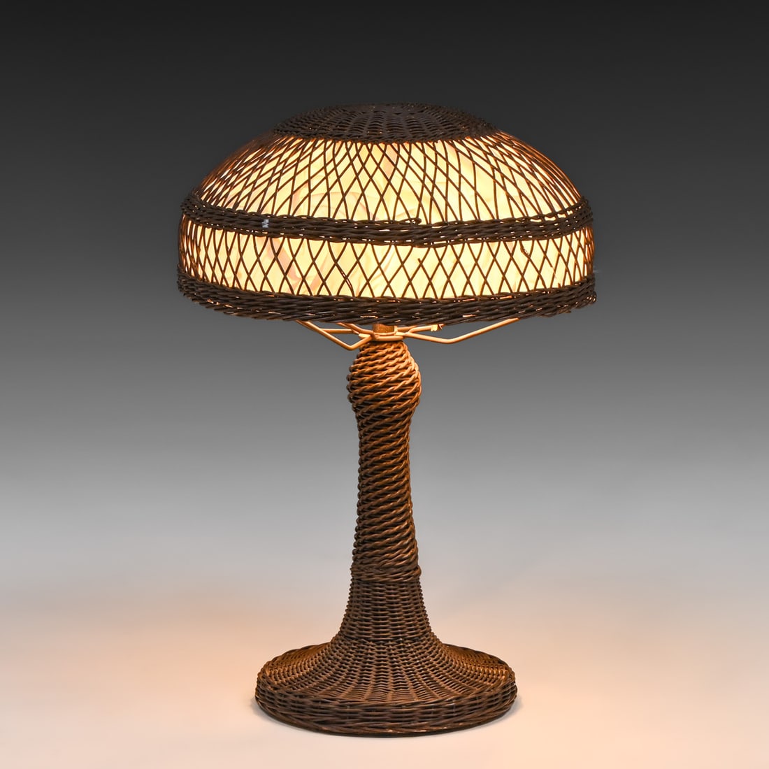 American Arts & Crafts Period Wicker Table Lamp c1910: American Arts & Crafts Period Wicker Table Lamp c1910. Unsigned. Excellent condition. 20.25"h x 14.25"d FREE NATIONWIDE SHIPPING Free Nationwide Shipping within the lower 48 states for all purchases