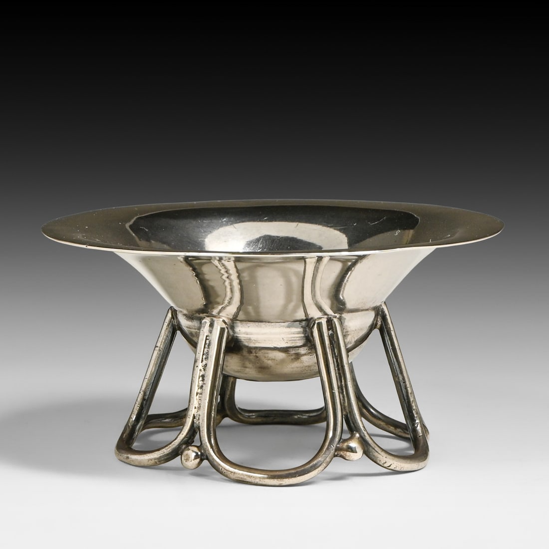 William Spratling -Taxco, Mexico Sterling Silver Salt Cellar c1940-1944: William Spratling -Taxco, Mexico Sterling Silver Salt Cellar c1940-1944. Signed. Excellent condition. 3.75"d x 2"h FREE NATIONWIDE SHIPPING Free Nationwide Shipping within the lower 48 states for all 