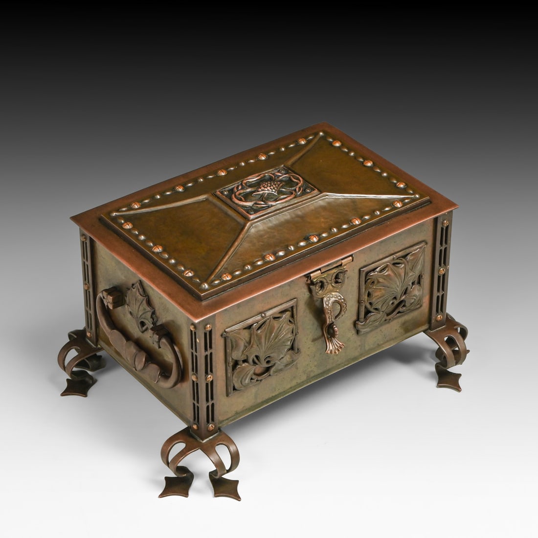 Erhard & Sohne Jugendstil / Arts & Crafts Copper & Brass Casket c1905: Erhard & Sohne Jugendstil / Arts & Crafts Copper & Brass Casket c1905. Unsigned (the lettering on the base is probably a monogram. Excellent original patina. 5.25"h x 9.5"w x 7"d FREE NATIONWIDE