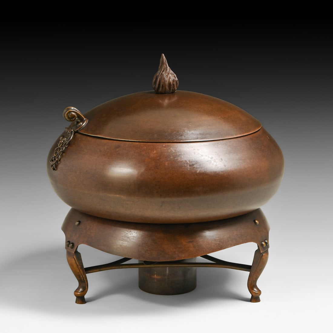 Guerin - New York, NY #Y37 Arts & Crafts Copper & Brass Casserole Dish c1910: Guerin - New York, NY #Y37 Arts & Crafts Copper & Brass Casserole Dish c1910. Signed with incised cursive "Guerin" signature and model number "Y37" on the burner reverse. Excellent original dark