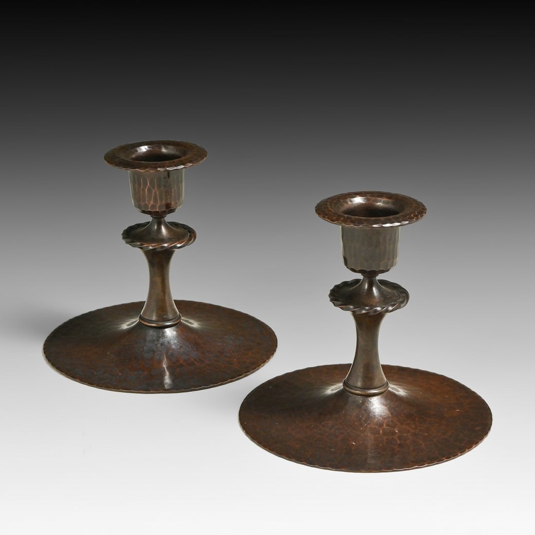 Roycroft Paid Hammered Coper Candlesticks c1920s: Roycroft Paid Hammered Coper Candlesticks c1920s. Signed. Excellent new patina. 4"d x 3.75"h FREE NATIONWIDE SHIPPING Free Nationwide Shipping within the lower 48 states for all purchases at our