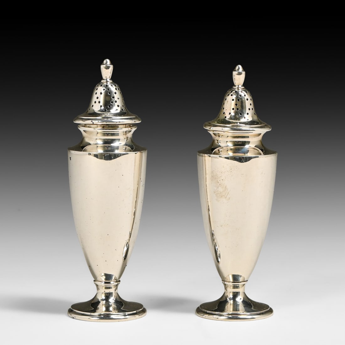Tiffany & Co. Classical Sterling Silver Salt & Pepper Shakers c1920s: Tiffany & Co. Classical Sterling Silver Salt & Pepper Shakers c1920s. Signed. Excellent condition. 4.5"h x 1.5"d FREE NATIONWIDE SHIPPING Free Nationwide Shipping within the lower 48 states for all