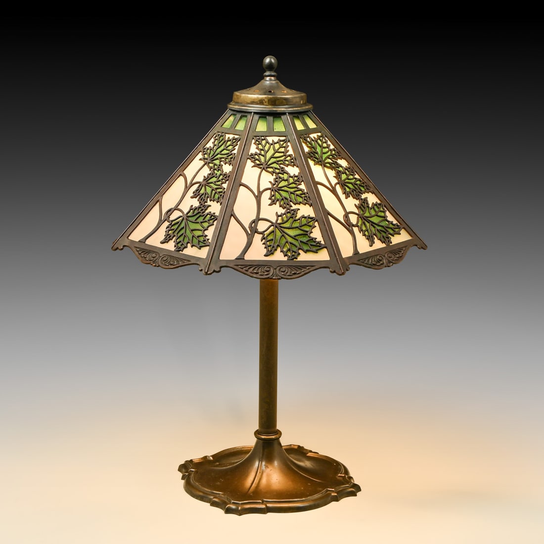 Bradley & Hubbard Curved Glass Table Lamp c1910 (1 of 8)