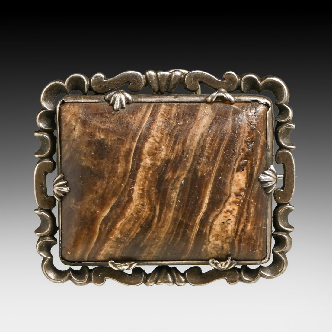 Arts & Crafts Period Sterling Silver & Banded Agate Brooch c1900s: Arts & Crafts Period Sterling Silver & Banded Agate Brooch c1900s. 1.5"h x 1.75"w FREE NATIONWIDE SHIPPING Free Nationwide Shipping within the lower 48 states for all purchases at our Two-Day