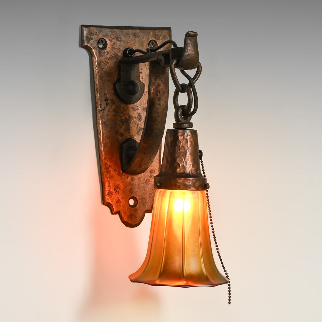 Arts & Crafts Period Hand-Wrought Copper Steuben Art Glass Sconce c1910: Arts & Crafts Period Hand-Wrought Copper Steuben Art Glass Sconce c1910. Steuben shade signed and in perfect condition. Original patina. 10.75"h x 5.5"w x 7"d FREE NATIONWIDE SHIPPING Free Nationwide 